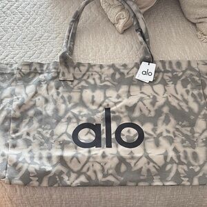 ALO Yoga Women's Gray Tote Bag